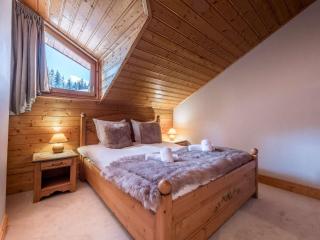 Duplex skis aux pieds, Courchevel 1850, 99m², 6 pers., cheminée, balcons, garage, WiFi - FR-1-631-132 - 1
