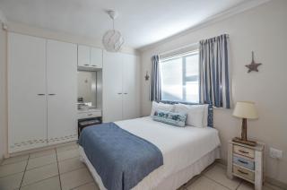 9 on Dolfyn - Yzerfontein - 2