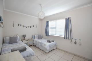 9 on Dolfyn - Yzerfontein - 1