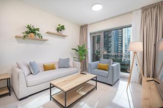Cosy & Spacious 2 BR l Magical Boulevard View l by Burj & Dubai Mall I Pool I Gym I Family friendly - Dubai - 8