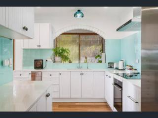 Beachfront Villa by Peppy Beach Retreats® - Capel - 3