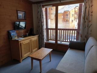 Résidence Les Alpages 4 étoiles - Appartement 4 personnes - Piscine, Hammam, Sauna, Jacuzzi - ValCenis 73480 - 1