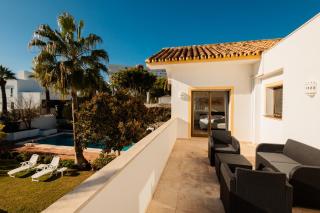 Spacious house with pool, garden and solarium in Las Chapas, Marbella - Marbella - 3