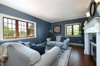 Character Stay across Swan Lake Nature Sanctuary - 4