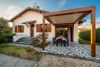 Villa Iris -Pet friendly stay - garden - private parking- Bike friendly holiday house - Colico - 0