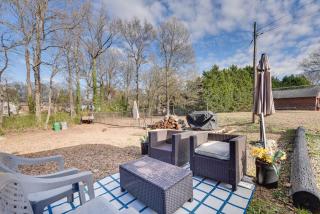 North Carolina Abode with Fire Pit, Near Theme Parks - Charlotte - 8
