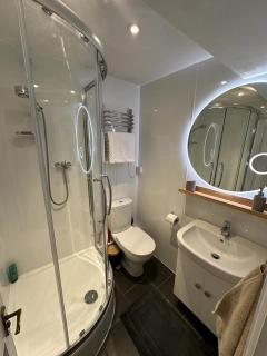 Town Centre Apartment with Hot Tub - Cheltenham - 7