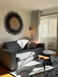 Historical Downtown Retreat Duplex by LovelyStay - Porto - 7
