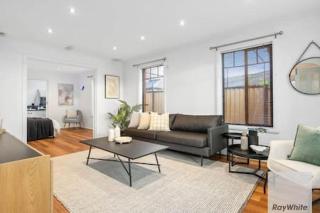 Airport Proximity 5BR Haven - 9