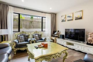 Grand Retreat with spa, sauna & parking - Auckland - 8