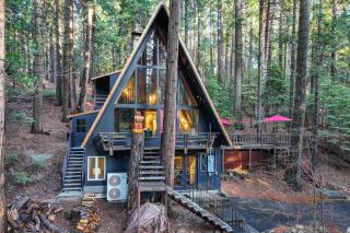 Deck and EV Charger Pet-Friendly Arnold Cabin! - Arnold - 9