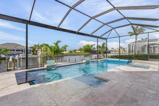Luxury and Opulence - Gulf Access, Heated Pool & Spa, Custom Outdoor Kitchen - Villa Sunseeker - Cape Coral - 9
