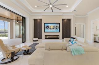Luxury and Opulence - Gulf Access, Heated Pool & Spa, Custom Outdoor Kitchen - Villa Sunseeker - Cape Coral - 4
