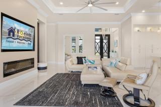 Luxury and Opulence - Gulf Access, Heated Pool & Spa, Custom Outdoor Kitchen - Villa Sunseeker - Cape Coral - 3