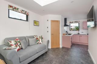 Crocus Penruddock, dog & eco friendly lodge with hot tub - 7