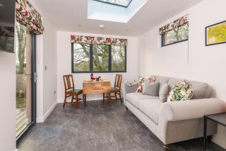 Crocus Penruddock, dog & eco friendly lodge with hot tub - 9