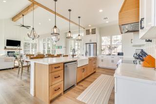 Walk to Beach Farmhouse with Lake Travis Views! - Point Venture - 3