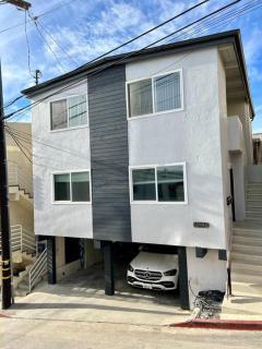 Brand New Ocean-View Beach Home Steps to the Sand! - Manhattan Beach - 2