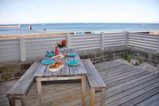 L'abri du canot face à la mer - 3