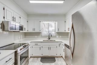 Pensacola Home with Screened Porch 10 Mi to Beach! - Pensacola - 1