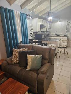 Cherr-ific Getaway Villa - Falmouth - 4
