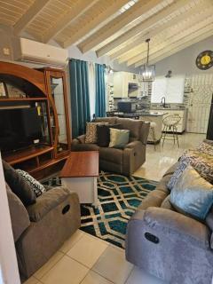 Cherr-ific Getaway Villa - Falmouth - 3