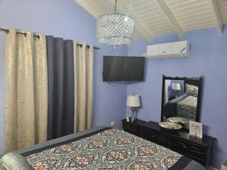 Cherr-ific Getaway Villa - Falmouth - 1