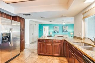 2 Mi to Downtown Cape Coral Escape with Pool Table! - Cape Coral - 3