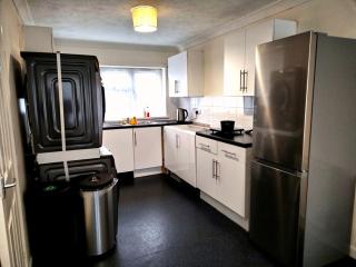 Comfort Private Rooms in Three bedroom House - 5
