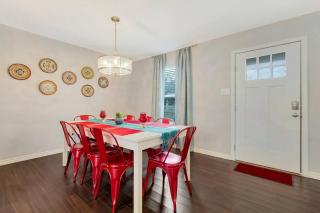 Luxurious Villa with Private GAME ROOM – Your Ultimate Retreat for Fun and Relaxation! - San Antonio - 3