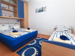 Nice holiday house with covered terrace and garden - Crikvenica - 1