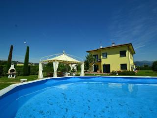 Villa in Montecarlo with Pool and Scenic Views - 3