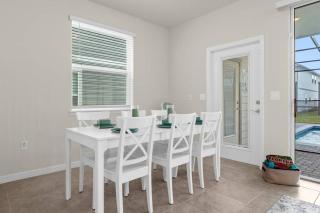 Minutes to Disney Pool Home with Free Resort Amenities in Famous Windsor Island Resort - Davenport - 1
