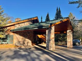 Whitetail Lodge - Saint Germain - 3