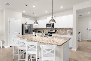 Minutes to Disney Pool Home with Free Resort Amenities in Famous Windsor Island Resort - Davenport - 8