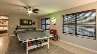Massive 5 bdrm Getaway wPool, Hot Tub, Game Room - 9