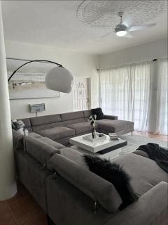 Eagles Nest Villa House AC TV WIFI Fan Luxury Modern - 2