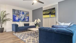 Just Listed Modern Classy 4 Bdrm Heart of OldTown - 2