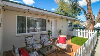 Stylish Arcadia 2-Bdrm with Comfort and Charm - Phoenix - 9