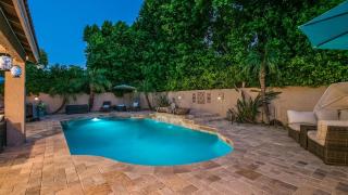 Luxe Scottsdale Home wPool, Spa, & Tesla Charger - 8