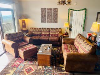 Bucket List Views Sugar Mountain Private Condo - 2bed, 2bath, Sleeps 6, Panoramic Views of Mountains from Large Deck, Short Drive to Shopping, Restaurants, Cafes & Banner Elk Town - Sugar Mountain - 3