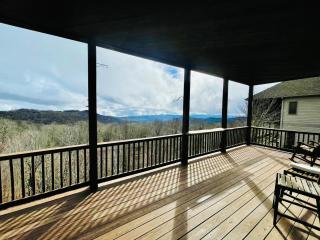 Bucket List Views Sugar Mountain Private Condo - 2bed, 2bath, Sleeps 6, Panoramic Views of Mountains from Large Deck, Short Drive to Shopping, Restaurants, Cafes & Banner Elk Town - Sugar Mountain - 9