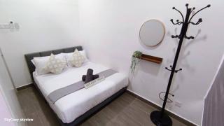 SKY COZY TROIKA RESIDENCE, 1 BEDROOM 4-6 PAX, 2 BEDROOMS 6-8 PAX, POOL VEW, SKY & CITY VIEW, Free Parking, Pool, Unlimited Wifi & Netflix - Kota Bharu - 1