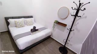 SKY COZY TROIKA RESIDENCE, 1 BEDROOM 4-6 PAX, 2 BEDROOMS 6-8 PAX, POOL VEW, SKY & CITY VIEW, Free Parking, Pool, Unlimited Wifi & Netflix - Kota Bharu - 2
