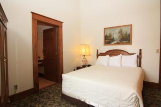 Town Hall Inn - 8