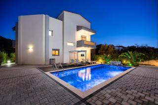 Hideaway Villa - Trianta - 8