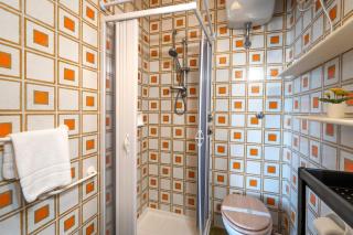 GuestHost - Cozy Studio Apartment near Station - with Parking - 2