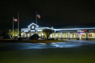 Clarion Hotel Detroit Metro Airport - Romulus - 6