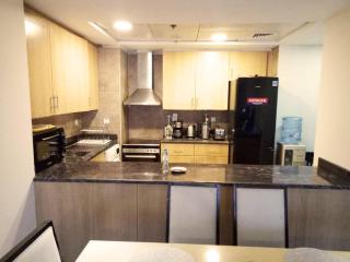 Full lake View 1bk Apartment in JLT 4 ppl early & late check in 10mn to Marina metro station - Dubaï - 3