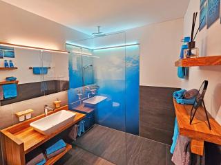 3,5 Zimmer Dachwohnung: Modern, komfortabel, zentral, mit Bergsicht - 2